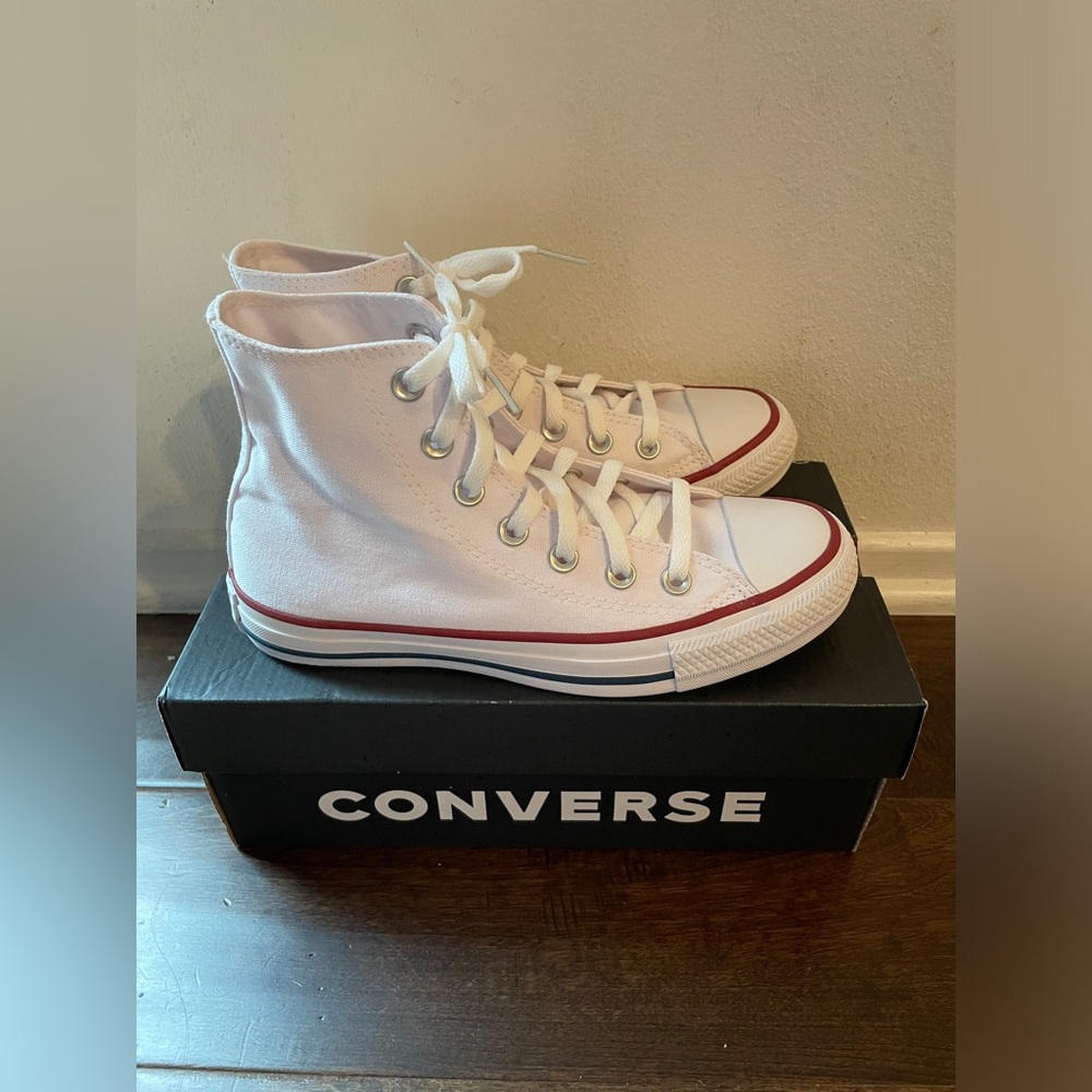 New Chuck Taylor All Star White unisex high top shoe women’s size 6,men’s size 4